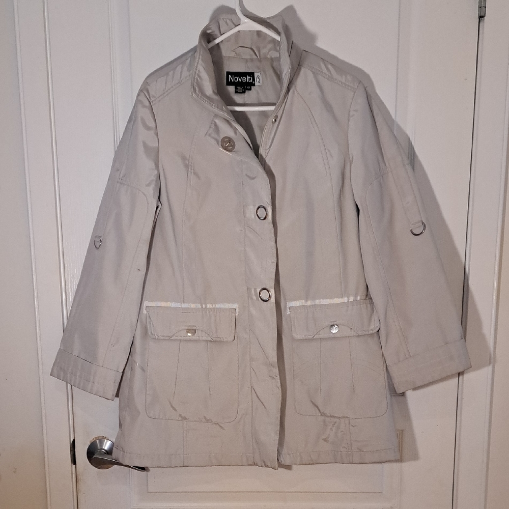 ✨ Luxe Layers: The Shimmer Creamy/ Gray "Novelti" Jacket